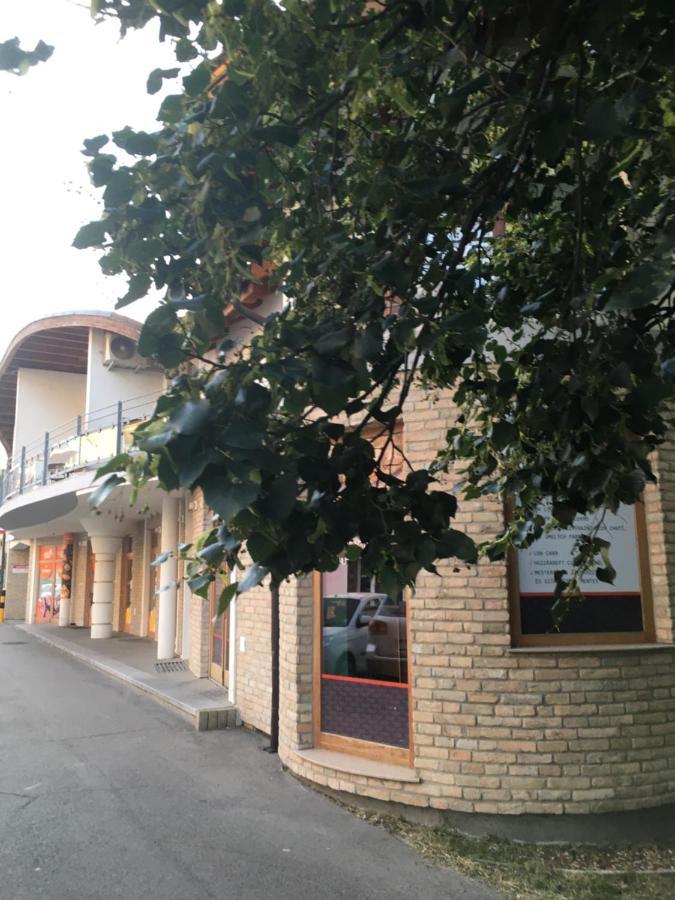 Konde Apartments B Dunaszerdahely Kültér fotó