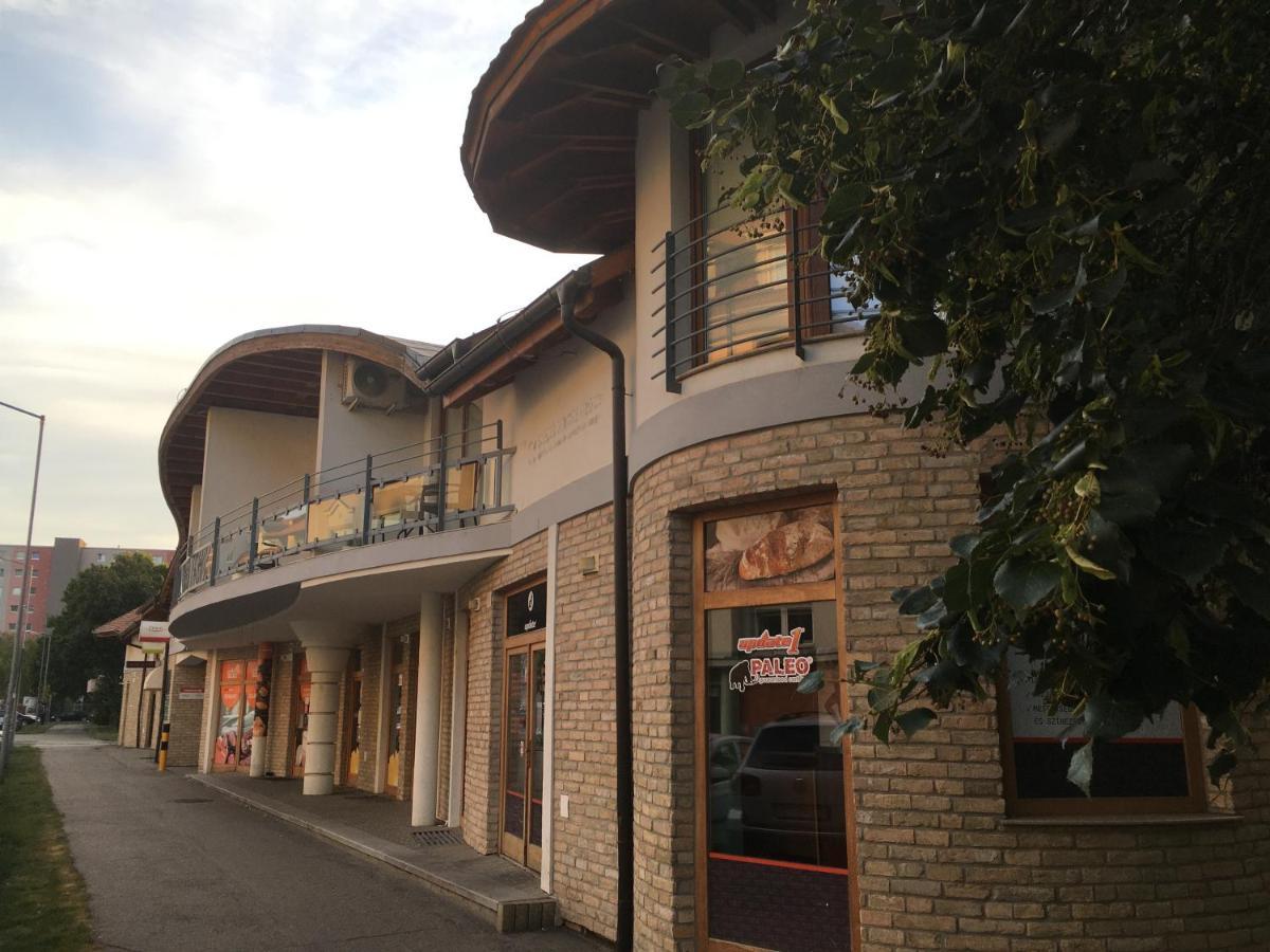 Konde Apartments B Dunaszerdahely Kültér fotó