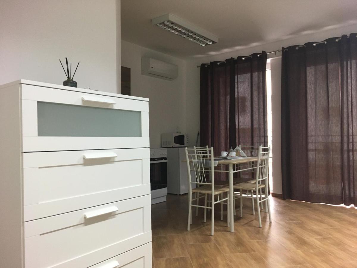 Konde Apartments B Dunaszerdahely Kültér fotó
