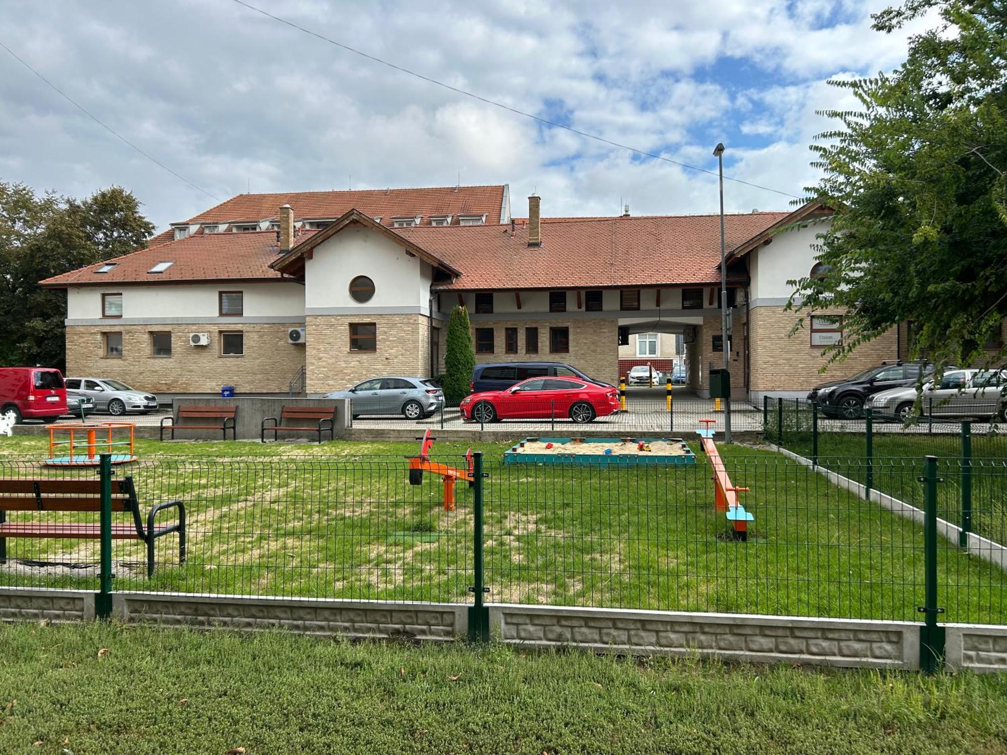 Konde Apartments B Dunaszerdahely Kültér fotó
